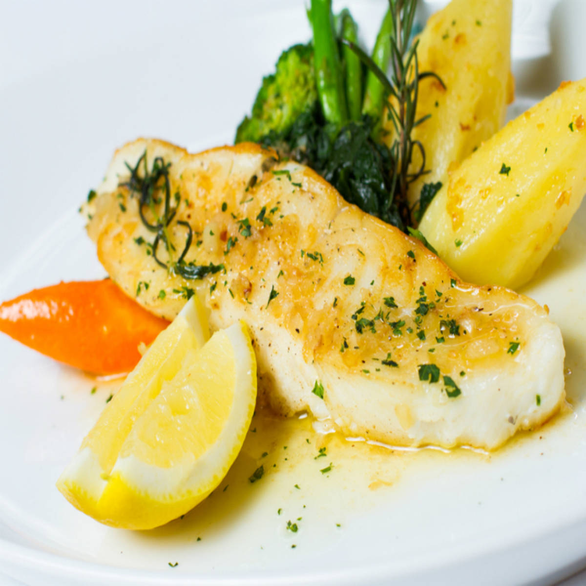 Almond Crusted Salmon With Thyme & Lemon Butter Sauce